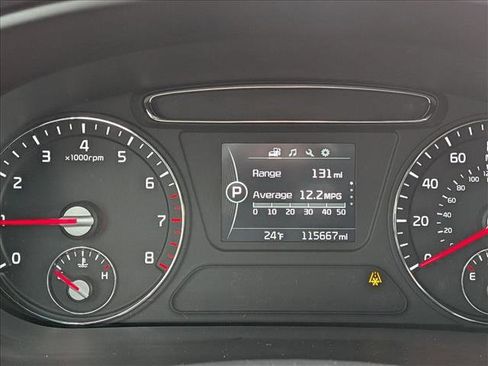 Used 2017 Kia Sorento LX w/ LX Convenience Package image 11