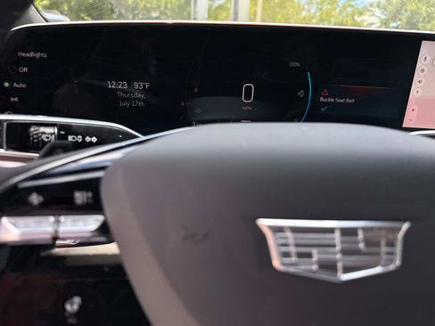 New 2025 Cadillac Lyriq Luxury image 28