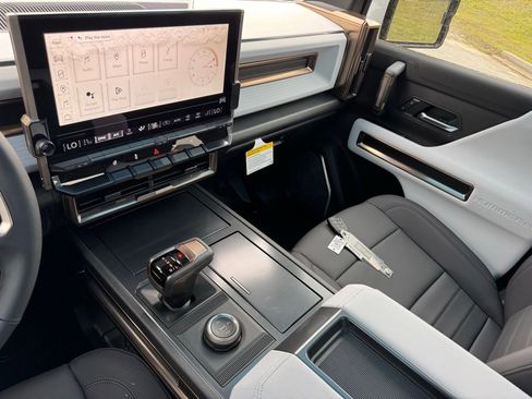 New 2025 GMC Hummer EV 3X w/ LPO, Illumination Package image 29