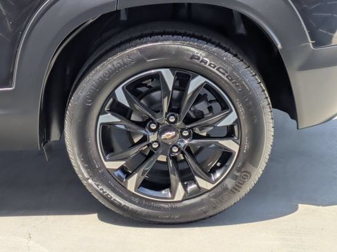 Used 2023 Chevrolet TrailBlazer LT FWD image 9