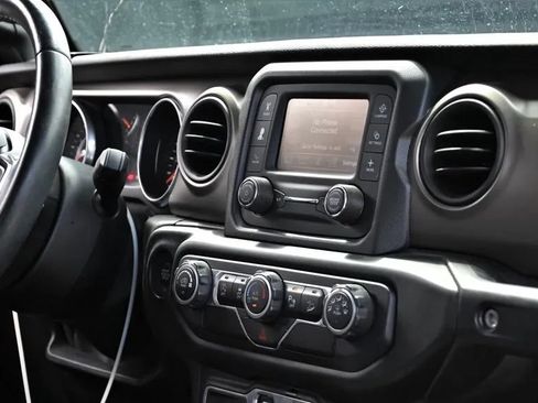 Used 2018 Jeep Wrangler Unlimited Sport S AWD/4WD image 13