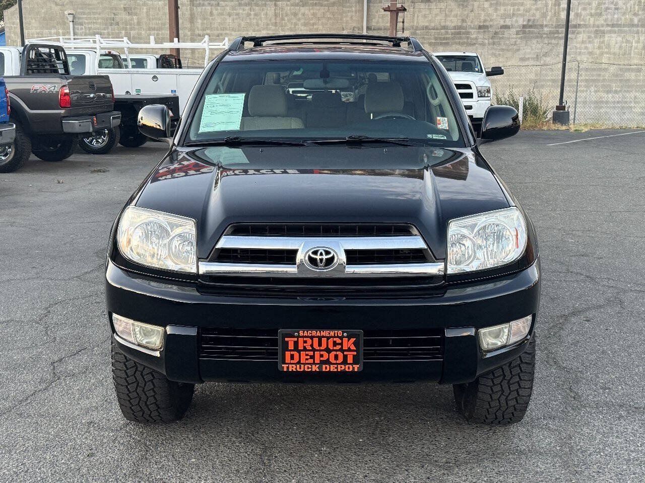Used 2005 Toyota 4Runner SR5 AWD/4WD image 2