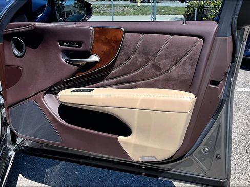 Used 2020 Lexus LS 500 w/ Accessory Package (Z2) RWD image 27