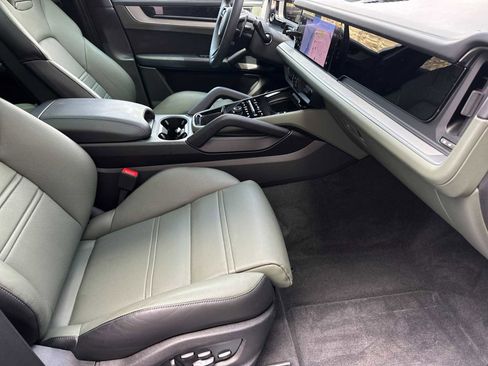 Certified 2025 Porsche Cayenne E-Hybrid image 15