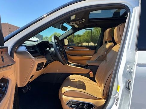 Used 2023 Jeep Grand Cherokee Summit image 12