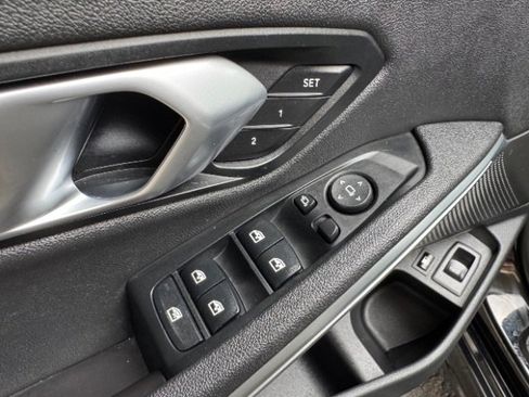 Used 2021 BMW 330e xDrive 330e xDrive image 40