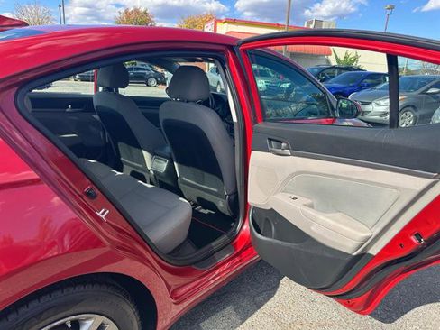 Used 2018 Hyundai Elantra SEL image 15