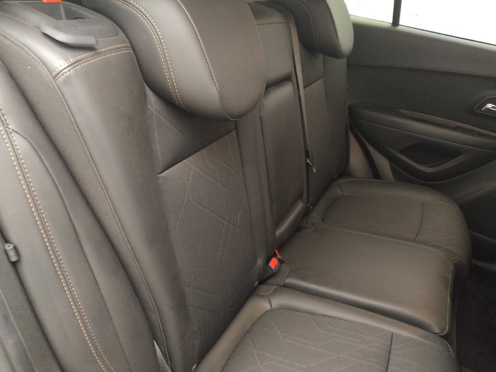 Used 2020 Chevrolet Trax LT w/ Sun & Sound Package FWD image 19