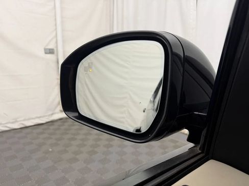 Used 2020 Land Rover Discovery Landmark AWD/4WD image 21