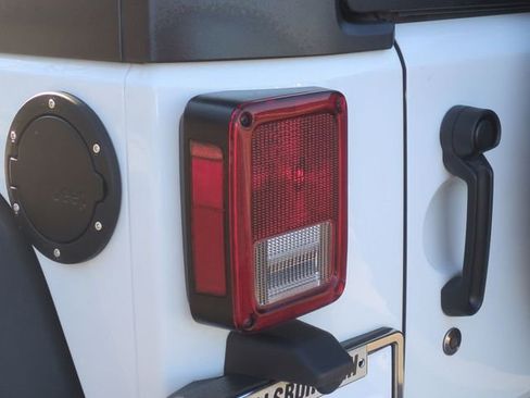 Used 2017 Jeep Wrangler Rubicon image 21