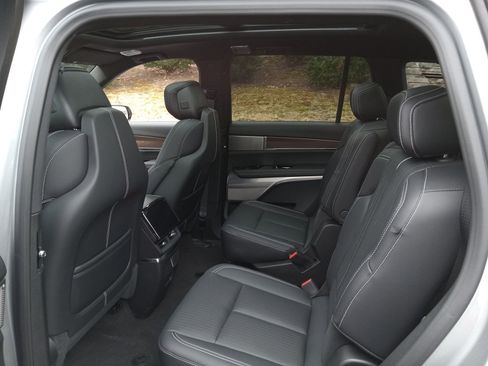 Used 2026 Cadillac Vistiq Sport w/ LPO, Floor Liner Package image 21