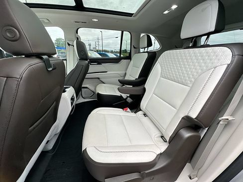 Used 2024 GMC Acadia Denali w/ Super Cruise Package FWD image 17