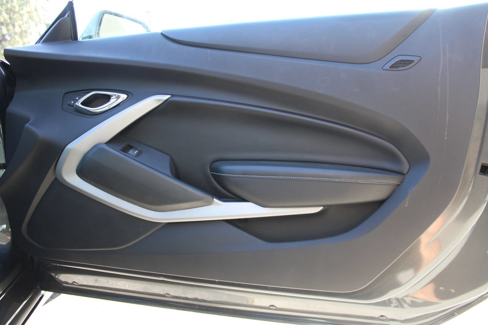 Used 2016 Chevrolet Camaro SS RWD image 15