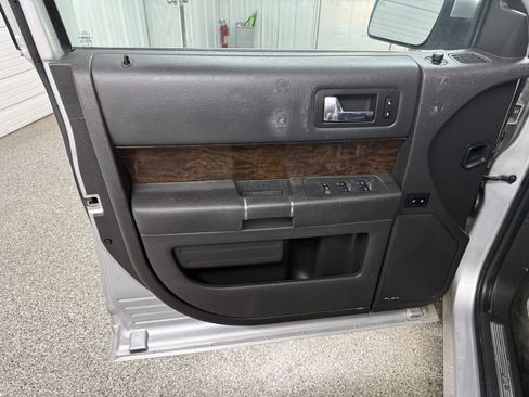 Used 2018 Ford Flex Limited image 19