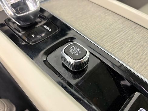 Used 2022 Volvo XC60 B5 Inscription w/ Advanced Package image 22