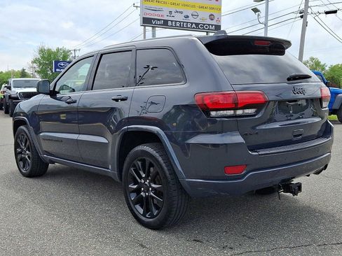 Used 2018 Jeep Grand Cherokee Altitude AWD/4WD image 4