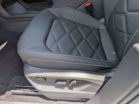 Certified 2025 Volkswagen Atlas Cross Sport SE FWD image 20