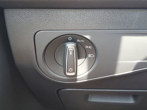 Used 2024 Volkswagen Tiguan SE w/ Panoramic Sunroof Package FWD image 26