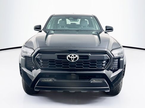 Used 2025 Toyota Tacoma TRD Off-Road image 2