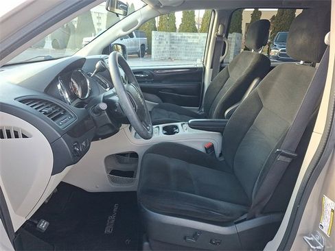 Used 2016 Dodge Grand Caravan SXT image 15