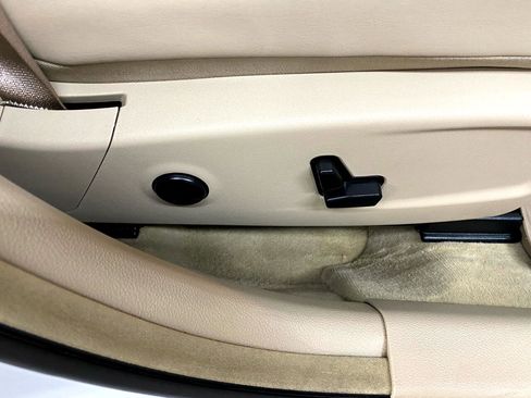 Used 2011 Chrysler 300 Limited w/ Luxury Group image 23