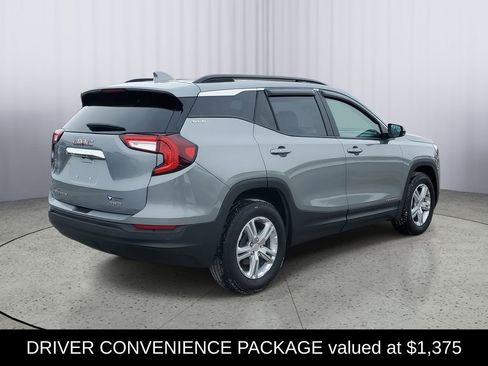 Used 2024 GMC Terrain SLE w/ Driver Convenience Package image 3