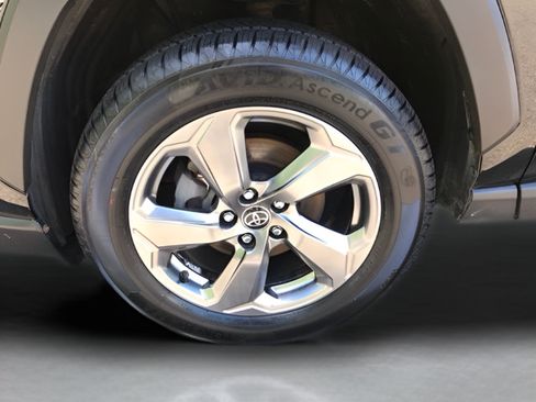 Certified 2020 Toyota RAV4 Limited AWD/4WD image 19