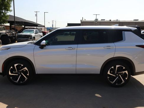 Used 2024 Mitsubishi Outlander SE FWD image 8
