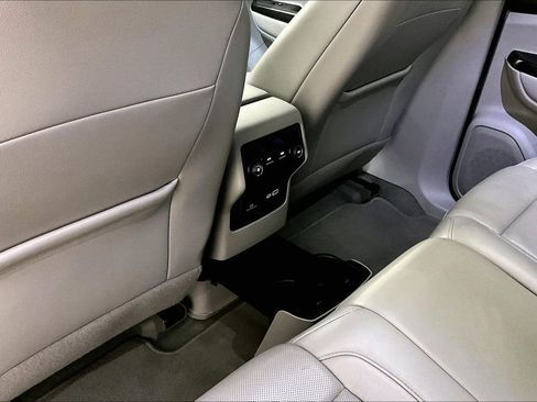 Used 2023 GMC Acadia SLT AWD/4WD image 10