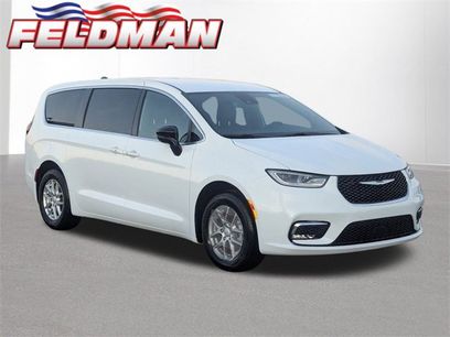 New 2026 Chrysler Pacifica Select