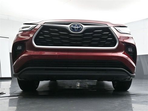 Used 2022 Toyota Highlander LE image 31