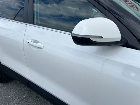 Used 2025 Kia Seltos EX w/ EX Sunroof Package image 9