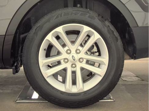 Used 2016 Ford Explorer XLT w/ Equipment Group 202A FWD image 22
