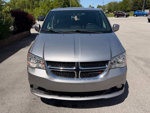 Used 2017 Dodge Grand Caravan SXT FWD image 3