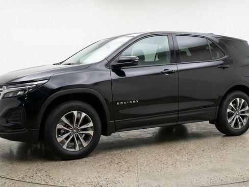 Used 2025 Chevrolet Equinox LT image 3