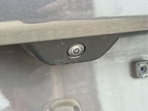 Used 2023 Jeep Grand Cherokee Limited image 16