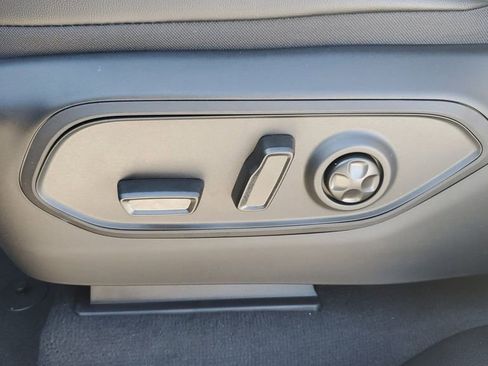 New 2025 Jeep Grand Cherokee Altitude image 20