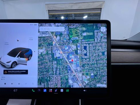 Used 2021 Tesla Model Y Long Range AWD/4WD image 25
