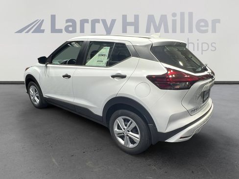 New 2025 Nissan Kicks Play S image 3