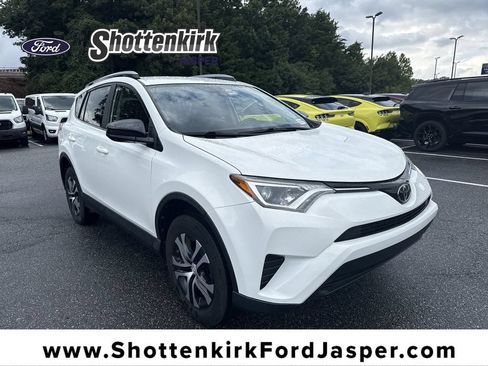 Used 2017 Toyota RAV4 LE FWD image 1