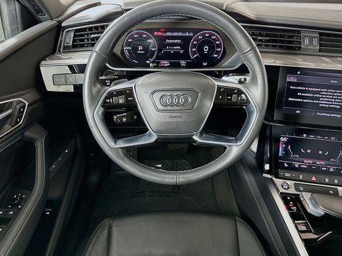 Used 2023 Audi e-tron Premium image 5