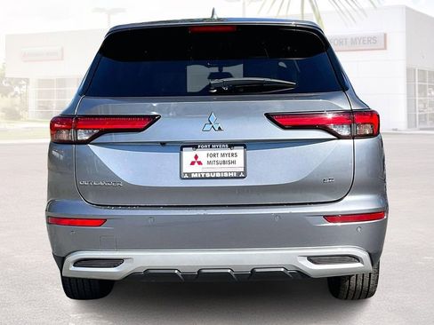 Used 2024 Mitsubishi Outlander SE image 17