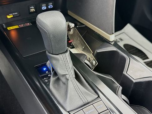 Used 2025 Toyota Camry LE image 17