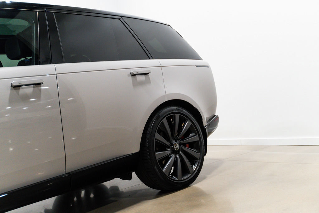 Used 2025 Land Rover Range Rover SV AWD/4WD image 98