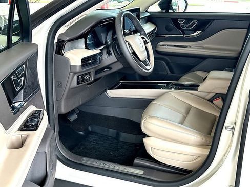 Used 2023 Lincoln Corsair FWD image 11