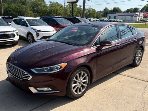 Used 2017 Ford Fusion SE w/ Fusion SE Technology Package FWD image 7