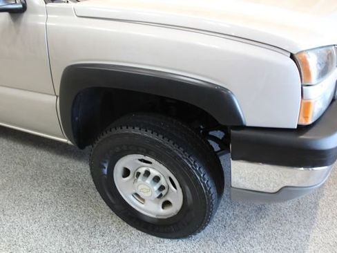 Used 2005 Chevrolet Silverado 2500 W/T w/ Skid Plate Package image 10