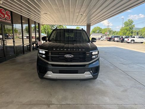 Certified 2025 Ford Expedition Platinum w/ Platinum Ultimate Package AWD/4WD image 2