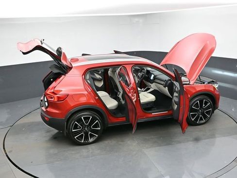 Used 2023 Volvo XC40 B5 Ultimate w/ Climate Package image 49