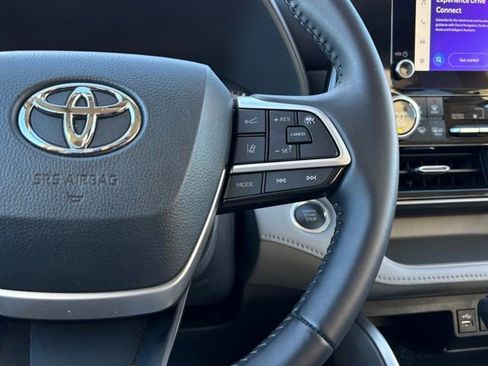 Used 2024 Toyota Highlander LE image 32